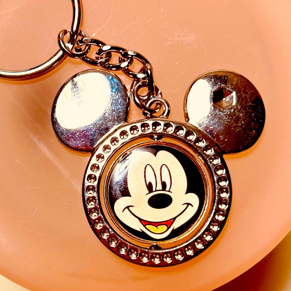 Happy Mickey—-Sad Mickey Flip around Mickey Keychain  CUTE MAKE ME AN OFFER!!!